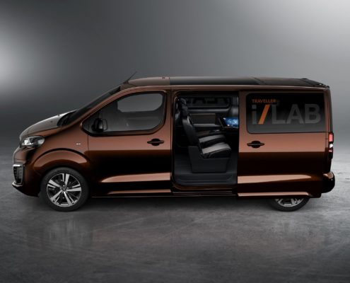 Der geräumige Peugeot Traveller i-LAB